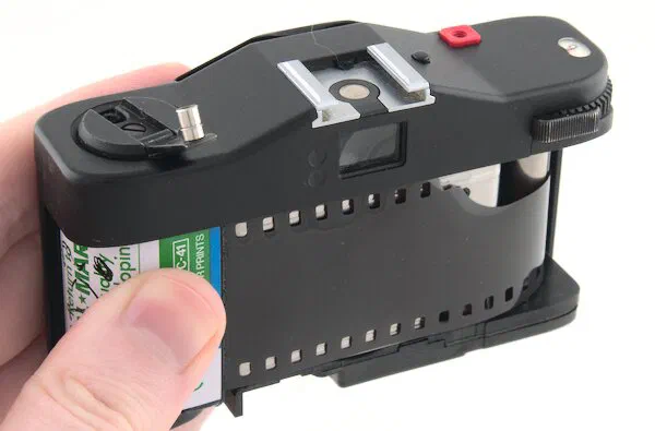 Minox 35 EL remove film slack Minox 35 EL remove film slack