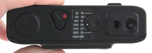 Unlock the Minox 35 EL film back Unlock the Minox 35 EL film back